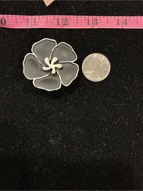 Elegant Black Flower Brooch Pin - Women Jewelry